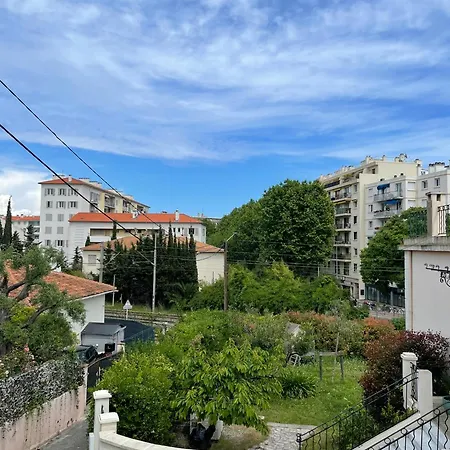 Charming Southern House דירה